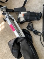 VTG MAGNAVOX VIDEO CAMERA & TRIPOD