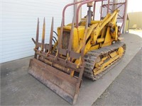 JD 440 Crawler w/Loader Bucket & Blade