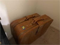 L - Vintage World Traveler Burnt Orange Luggage