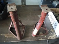 PAIR OF SAFETY JACKS