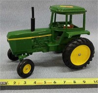 1/16 JD Cab Tractor