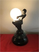 Vintage Art Deco Table Lamp is 11in t