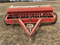 International 510 - 16 run seed drill