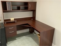 Corner desk w/top shelf