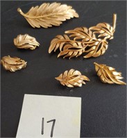 (2) Goldtone Vintage Pin & Earrings Sets