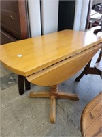 MAPLE ROUND DROP LEAF TABLE