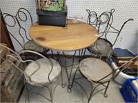ICE CREAM TABLE W/ 5 CHAIRS