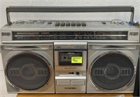 SANYO 4 SPEAKER BOOM BOX