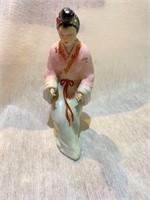nice chinese porcelain figure of woman sitting