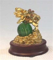 chinese gold-plated copper sculpture