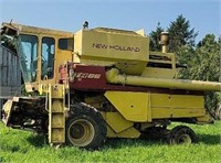 New Holland Combine TR85