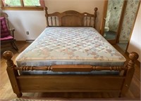 Broyhill Queen Size Oak Bed