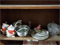 Shelf lot with Santa ceramic banks, decorative pla