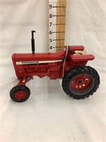 Ertl IH 826 Tractor