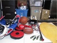 MIXED LOT OF ATHLETIC EQUIPMENT