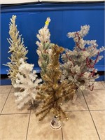 6 Small Christmas Trees