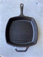 lodge cast-iron square fry pan with ridged bottom
