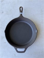 lodge USA 8SK double handled cast-iron frypan