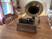 Thomas Edison cylinder phonograph w/ scrolls works