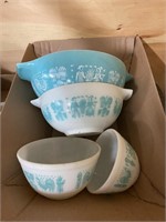 vintage Pyrex nesting bowls Amish butterprint
