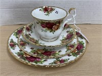 Royal Albert ‘ Old Country Roses ‘ 4pc Setting