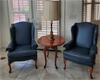 819 - 2 QUEEN ANNE CHAIRS, TABLE & LAMP