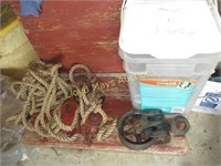 Fence Stretcher / Vintage Pulley / Rope