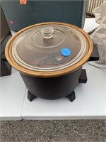 Crock pot with cord