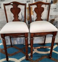 11 - LOT OF 2 DINING CHAIRS