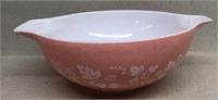 Pink Pyrex gooseberry bowl