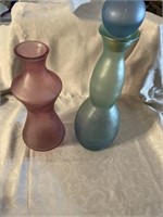 One pink vase and one blue vase