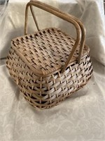 Wicker picnic basket in really nice shape.