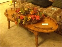 COFFEE TABLE AND WREATH