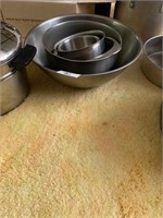 LOT OF STAINLESS STEEL MIXING BOWLS