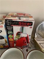 NUTRI SLICER AND TWO CHOPPERS