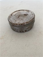 Metal tin with lid