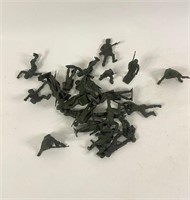 LARGE LOT OF WWII PLASTIC SOLDIERS