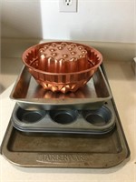 Miscellaneous bakeware, cookie sheets muffin tins