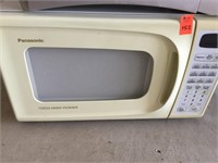Panasonic 1100 W microwave