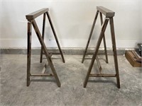 TRESTLE LEG/GLASS DESK