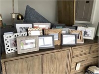 16 PC ASSORTED PICTURE FRAMES