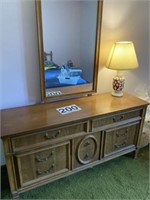 Dresser 8 drawers w/mirror and lamp