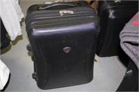 MEDIUM ROLLER SUITCASE