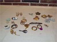 Nice Lot Costume Jewelry Brooches +