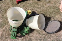 2 JOHN DEERE  #71 PLANTER UITS