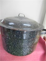 Older Pot  with Rack (Some Rust)