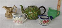 Teapot & 4 Creamer Dishes