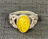 NICE STERLING SILVER RING WITH AMBER STONE