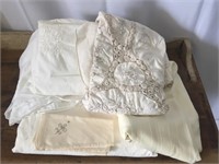 Grouping of Nice Vintage Linens
