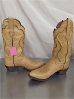 Size 9 cowboy boots